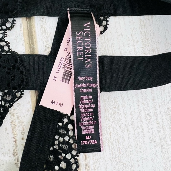 M Victoria’s Secret Very Sexy Strappy Crotchless Cheekini Rare Retired Style - Picture 6 of 8